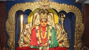 భద్రకాళీ అమ్మవారికి బంగారు బోనం.. చరిత్రలో తొలిసారి.. కానీ 