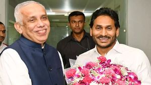 అరెస్ట్ ల వేళ కొత్త ట్విస్ట్, గవర్నర్ తో జగన్ కీలక భేటీ - నెక్స్ట్ ఇక..!!  