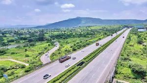 కేంద్రం శుభవార్త.. ఫోర్త్ సిటీ నుండి అమరావతికి గ్రీన్ ఫీల్డ్ ఎక్స్‌ప్రెస్ హైవే!