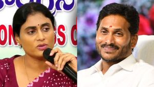 వైఎస్ షర్మిల మరో కీలక అడుగు..! జగన్ వెళ్లలేని చోటుకు టూర్..!