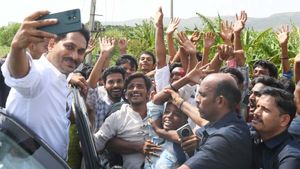 Ys Jagan: బంగారు పాళ్యంలో జగన్..! కాన్వాయ్ దిగకుండా అడ్డుకున్న ఎస్పీ..!