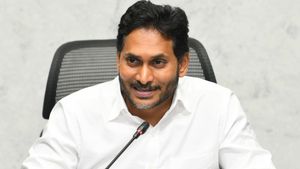 జగన్ పైకి మళ్లీ కాలు దువ్వుతున్న పాత ప్రత్యర్థి..! తేడా వస్తే..!