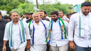 అవినాష్, సతీష్ రెడ్డి అరెస్ట్: పులివెందులలో తీవ్ర ఉద్రిక్తత?