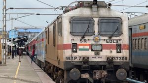 నరసాపూర్ నుంచి బెంగళూరుకు.. ప్రత్యేక రైళ్లు: హాల్ట్ స్టేషన్లు