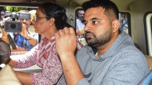 అత్యాచార కేసులో మాజీ ప్రధాని మనవడికి షాక్.. కోర్టులోనే కన్నీళ్లు!