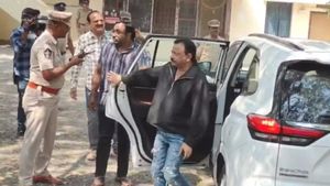 ఒంగోలు పీఎస్ లో రాంగోపాల్ వర్మ..! బాబు, పవన్, లోకేష్ కేసులో..!