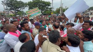 రాయపర్తిలో మాజీమంత్రి ఎర్రబెల్లి అరెస్ట్.. తీవ్ర ఉద్రిక్తత!