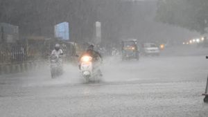 బిగ్ రిలీఫ్.. తీరం దాటిన అల్పపీడనం.. కానీ !!