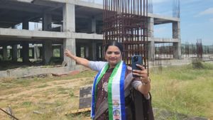 ఇదిగో.. మూడంతస్తుల నిర్మాణం పూర్తి చేసుకున్న ప్రభుత్వ మెడికల్ కాలేజీ భవనం