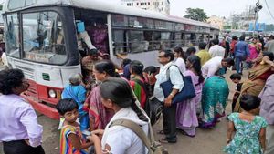 ప్రయాణికులకు బిగ్‌ షాక్.. ఆర్టీసీ బస్సుల్లో ఛార్జీలు పెంపు