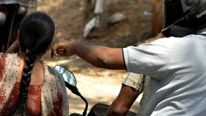 మెడలో బంగారు గొలుసులు వేసుకుని తిరుగుతున్నారా?