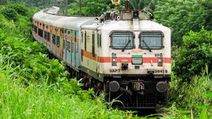విశాఖపట్నం- చర్లపల్లి మధ్య ప్రత్యేక రైళ్లు: తేదీలు, హాల్ట్ స్టేషన్లు