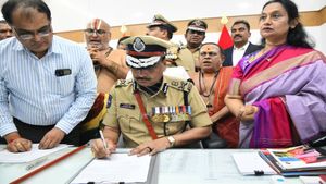 మీకే కాదు.. మాక్కూడా ఓ `బుక్` ఉంది