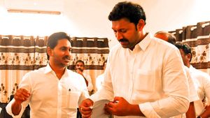  అవినాశ్ స్థానంలో యువనేతకు జగన్ బాధ్యతలు, పార్టీలో కీలక మార్పులు..!!