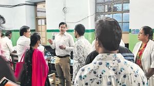 గుంటూరు జీజీహెచ్‌లో హైటెన్షన్.. రోగిలా వచ్చిన ఏపీ ఆరోగ్యశాఖ కార్యదర్శి !