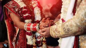 పెళ్లి పేరుతో మహిళ ఘరానా మోసం.. నగదు, బంగారంతో జంప్..