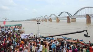   గోదావరి పుష్కరాల వేళ కీలక నిర్ణయాలు - భక్తుల కోసం ఈ సారి ప్రత్యేకంగా..!!