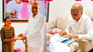  పేద విద్యార్థి వైద్య విద్య కోసం తన ఇంటిని తాకట్టు పెట్టిన హరీష్..!!