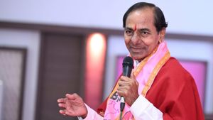 KCR బ్యాక్ టు ఫామ్: ఇప్పటి వరకు ఒక కథ, రేపట్నుంచి వేరే కథ