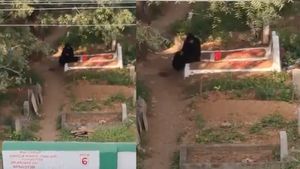 మూడు రోజులుగా శ్మశానంలోనే యువతి.. ఎందుకోసం.. అలా ఎలా..?