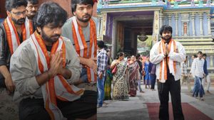 ఇంద్రకిలాద్రిపై అమ్మ వారిని దర్శించుకున్న మెగా డైరెక్టర్ అనిల్ రావిపూడి..