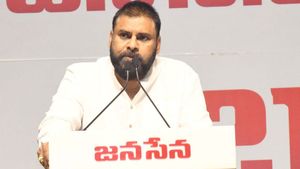  పవన్ ఎందుకు వెనుకాడుతున్నారు, ఏం జరుగుతోంది..!?