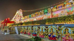 తిరుమలలో ప్రత్యక్షమైన టీమిండియా స్టార్ క్రికెటర్