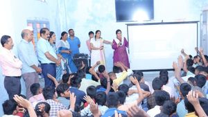 వరంగల్ కలెక్టర్ ప్రశ్నలకు తెల్లముఖం వేసిన విద్యార్థులు.. అసలేం జరిగిందంటే 