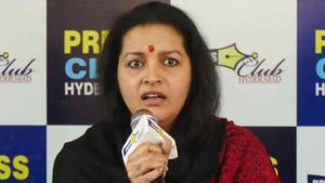 అప్పుడు లేవని నోళ్లు ఇప్పుడెందుకు లేస్తోన్నాయ్..: ఏకి పారేసిన రేణు దేశాయ్