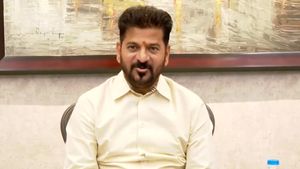 తెలంగాణలో స్కూల్ విద్యార్థులకు సీఎం తీపికబురు