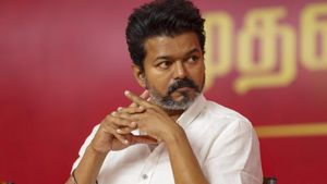  తొక్కిసలాట కేసులో విజయ్ కు భారీ షాక్, సీబీఐ అనూహ్య నిర్ణయం..!!
