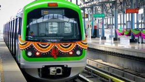 మెట్రో రైల్ ప్రయాణం ఇక మరింత ప్రియం: ఛార్జీల మోత: కొత్త ఫేర్ ఛార్ట్ వెల్లడి..!! 