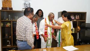 కవితకు బిగ్ షాక్.. ఆ కౌన్సిలర్లు కాంగ్రెస్ లో చేరిక! 