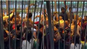 ఎప్పుడూ లేనిది.. తిరుమల క్యూలైన్ లో బెల్టుతో కొట్టుకోవడం ఏంట్రా