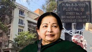 హైదరాబాద్‌లో దివంగత మాజీ సీఎం జయలలిత భవనం సీజ్ 