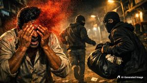 కళ్ళలో కారం కొట్టి, సినీ ఫక్కీలో కోటిరూపాయలు చోరీ.. ట్విస్ట్ ఏంటంటే 