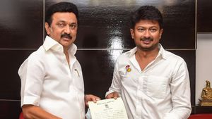 తండ్రి, త‌న‌యుడి స్థానాలు ఇవే- డీఎంకే తొలి జాబితా