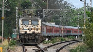 విశాఖపట్నం-బెంగళూరు ప్రయాణికులకు గుడ్ న్యూస్- ఈ వీక్లీ రైళ్లు ఇక..!