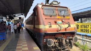 బెంగళూరు, మైసూర్ కు ప్రత్యేక రైళ్లు- ఏపీలో హాల్ట్ స్టేషన్లు  