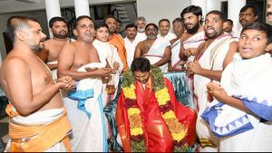  జ‌గ‌న్‌ను ఆశీర్వ‌దించిన అర్చ‌కుల‌కు TTD బిగ్ షాక్..!!
