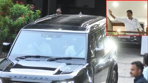 విజయ్ తొలి బహిరంగ పర్యటన! సీఎం కాన్వాయ్ ఎంట్రీ..