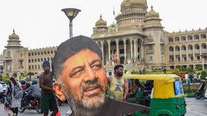 బెంగళూరులో రేపు హాఫ్ డే లీవ్