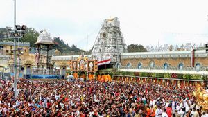టీటీడీ ఉద్యోగుల సెలవులు రద్దు: అలిపిరి టోల్ ప్లాజా వద్ద..!!
