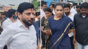 దువ్వాడ అరెస్ట్? స్టేషన్ బయట దివ్వెల మాధురి రచ్చ రచ్చ. హైటెన్షన్!