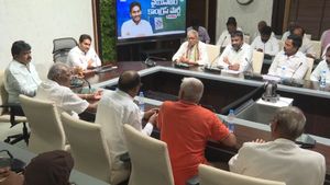 జగన్‌తో రాజధాని రైతుల భేటీ.  అమరావతి వేదికగా పొలిటికల్ ట్విస్ట్.. 