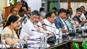 కర్ణాటక కేబినెట్ లో లుకలుకలు: రెడ్డిగారి అసంతృప్తి