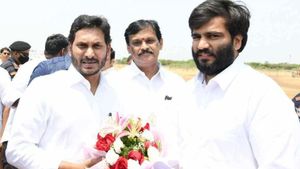 వారి విషయంలో జాగ్రత్త - జగన్ కు బైరెడ్డి కీలక సూచన..!!