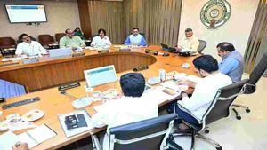 కేబినెట్ నిర్ణయాలు: మరో హామీ అమలు, కొత్త ఉద్యోగాలు - ఈ నెల పెన్షన్లలో మార్పు.!!