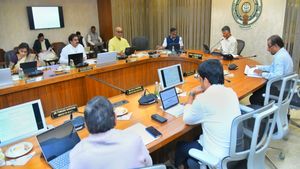  ఉపేక్షించవద్దు, సోషల్ మీడియా పోస్టులపై కేబినెట్ కీలక ఆదేశాలు..!!