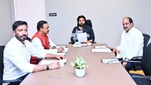  అదే మన లక్ష్యం, గళం విప్పాలి - తేల్చి చెప్పిన పవన్..!!